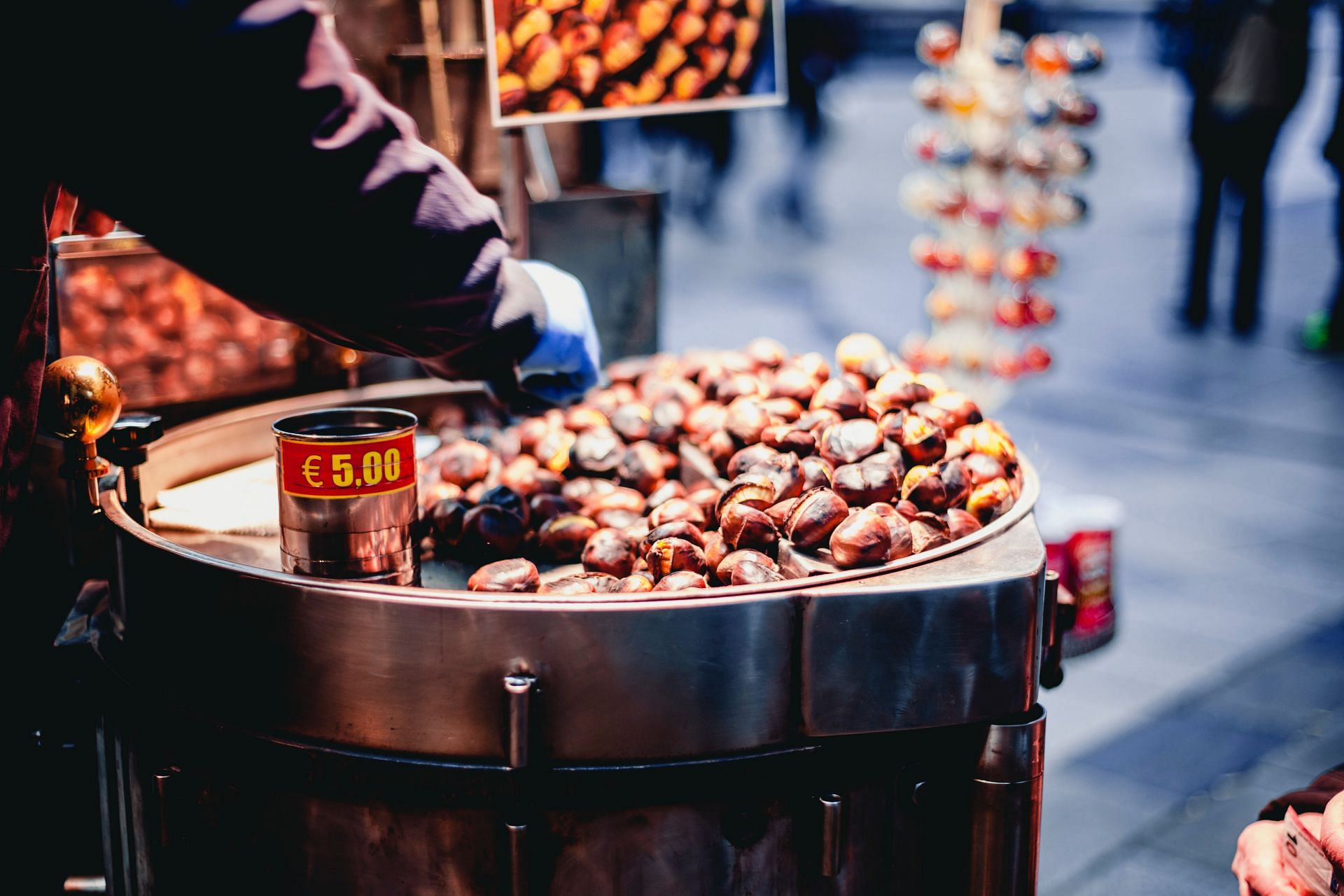 Roasted conkerts warm winter's chilly embrace.(Image Via Pexels)